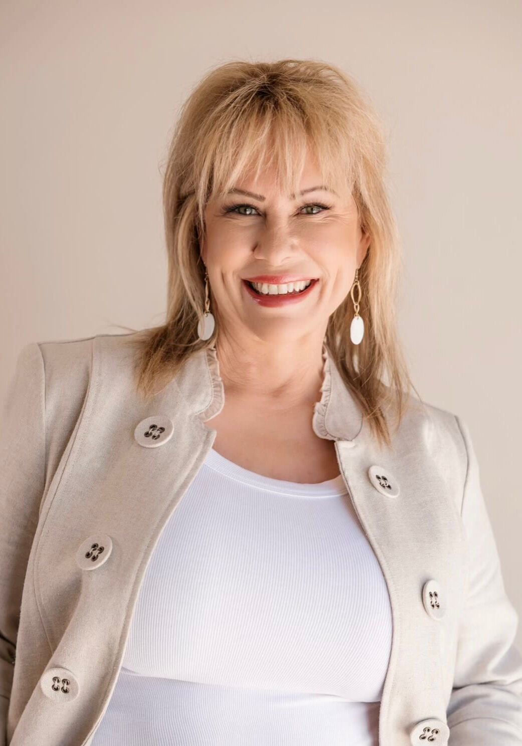 Wina Gill headshot REV